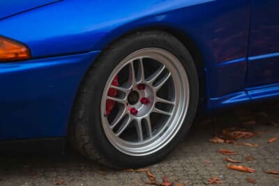 4万ポンド〜5万ポンド（邦貨換算約832万〜1040万円）で現在も販売中の日産R32型「スカイラインGT-R」（C）iconicauctioneers