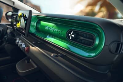 ルノー・トゥインゴ E-Tech エレクトリック：デュアルスクリーンと新しいインターフェースの採用で、先進のデジタル体験を可能とする