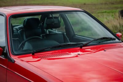 5万5125ポンド（邦貨換算約1147万円）で落札されたBMW「635CSi」（C）iconicauctioneers