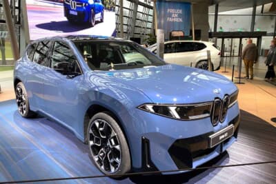 ステキなボディカラーのiX3