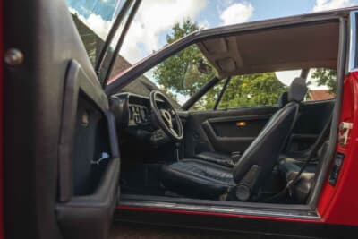 5万7500ユーロ（邦貨換算約1030万円）で落札されたフェラーリ「208GT4」（C）Bonhams