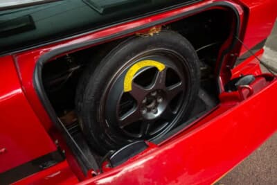 6万5250ポンド（邦貨換算約1318万円）で落札されたアルファ ロメオ「SZ」（C）iconicauctioneers