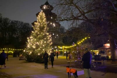 街から外れた英国庭園のなかにあるクリスマスマーケットは、観光客はほとんどいません。地元の子供連れが多い印象