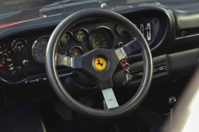 5万7500ユーロ（邦貨換算約1030万円）で落札されたフェラーリ「208GT4」（C）Bonhams