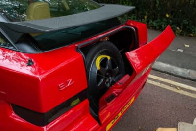 6万5250ポンド（邦貨換算約1318万円）で落札されたアルファ ロメオ「SZ」（C）iconicauctioneers