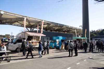 キッチンカーは7台が出店し、会場を盛り上げた