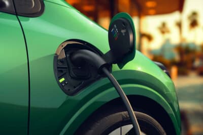 ルノー・トゥインゴ E-Tech エレクトリック：充電はAC接続で最大11kW、DC急速充電器では最大50kWに対応