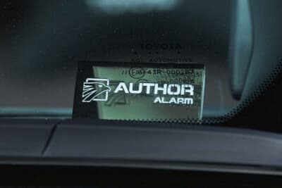 こちらはオーサーアラーム標準仕様となるLEDスキャナー。LEDならではの鮮やかな発光色は、ブルーとホワイトの2色から選択できる