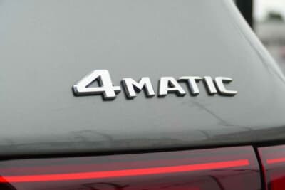 メルセデス・ベンツ GLB 200 d 4MATIC アーバンスターズ：リアハッチには「4MATIC」のエンブレムを備える