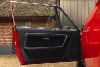 5万7500ユーロ（邦貨換算約1030万円）で落札されたフェラーリ「208GT4」（C）Bonhams