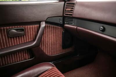 2万～2万5000ポンド（邦貨換算約416万円～520万円）で現在も販売中のポルシェ「944 Lux S2」（C）iconicauctioneers