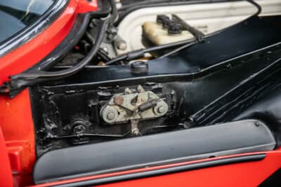 13万2750ポンド（邦貨換算約2761万円）で落札されたランボルギーニ「エスパーダS2」（C）iconicauctioneers