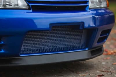 4万ポンド〜5万ポンド（邦貨換算約832万〜1040万円）で現在も販売中の日産R32型「スカイラインGT-R」（C）iconicauctioneers