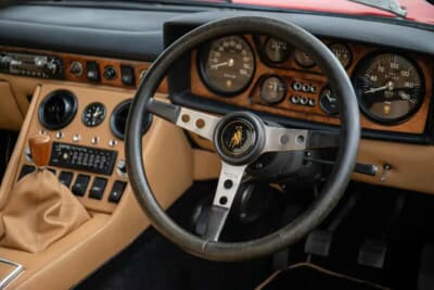 13万2750ポンド（邦貨換算約2761万円）で落札されたランボルギーニ「エスパーダS2」（C）iconicauctioneers