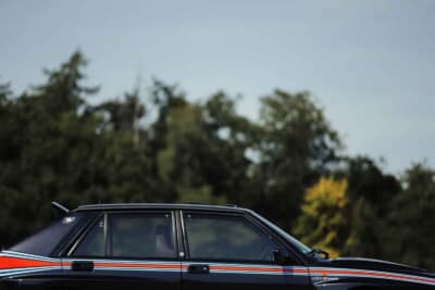 20万1250ユーロ(邦貨換算約3530万円)で落札されたランチア「デルタHF インテグラーレ エボルツィオーネ I マルティーニ5」(C)Courtesy of Broad Arrow