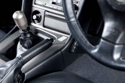 35万0000ユーロ〜45万0000ユーロ（邦貨換算6320万円〜8130万円）で現在も販売中の日産R34型「スカイラインGT-R Nur」（C）Bonhams