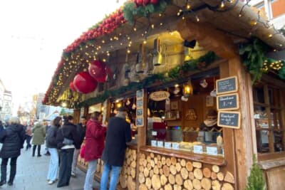 街なかにはグリューワインや焼きソーセージ、シュガーナッツなどのいろいろなにおいが充満していて年末を実感します