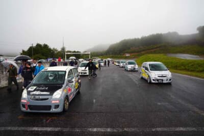 1/2/4クラスのスターティンググリッド。1クラスの90#新関透が総合ポールポジション