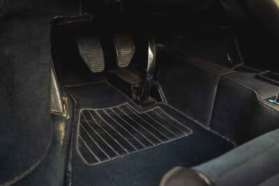 5万7500ユーロ（邦貨換算約1030万円）で落札されたフェラーリ「208GT4」（C）Bonhams