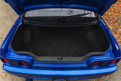 4万ポンド〜5万ポンド（邦貨換算約832万〜1040万円）で現在も販売中の日産R32型「スカイラインGT-R」（C）iconicauctioneers