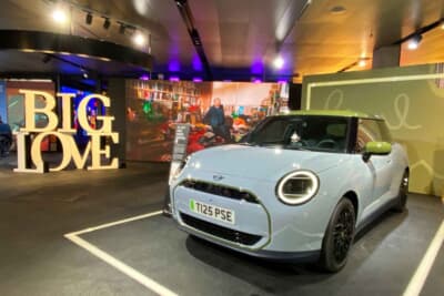 モビリティ東京で発表された、ポール・スミスデザインのMINI