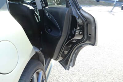 日産 スカイラインクロスオーバー：GT-Rのブリスター感を表現しつつ、4枚ドア車として正常に開閉できるようにした