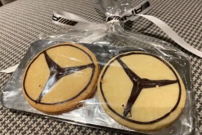 こちらも帰りにいただいたメルセデス・ベンツのクッキーのお土産が嬉しいです
