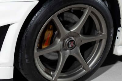 35万0000ユーロ〜45万0000ユーロ（邦貨換算6320万円〜8130万円）で現在も販売中の日産R34型「スカイラインGT-R Nur」（C）Bonhams