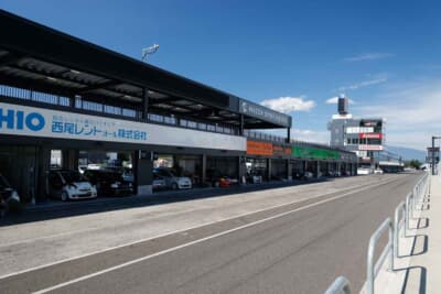 例年なら秋晴れといえそうな空模様だが、実際は30℃を軽くオーバーする猛暑日。車両は当然としてドライバーにも厳しい環境だった