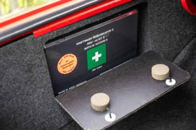 5万5125ポンド（邦貨換算約1147万円）で落札されたBMW「635CSi」（C）iconicauctioneers