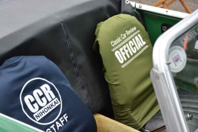 オースチン ヒーレー スプライトMk.I：シートカバーとして「クラシックカーレビュー日本海」のシャツを被せている