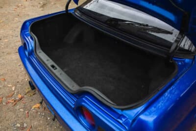 4万ポンド〜5万ポンド（邦貨換算約832万〜1040万円）で現在も販売中の日産R32型「スカイラインGT-R」（C）iconicauctioneers