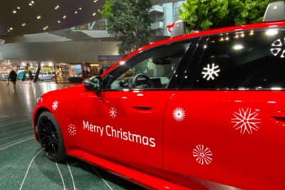 真っ赤なM5がステキですね