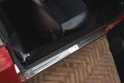 5万7500ユーロ（邦貨換算約1030万円）で落札されたフェラーリ「208GT4」（C）Bonhams