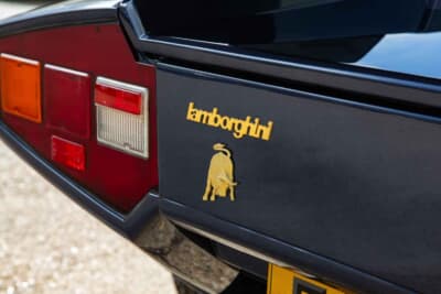 62万3750英ポンド（邦貨換算約1億2475万円）で落札されたランボルギーニ「カウンタック5000クアトロヴァルヴォレ」（C）Courtesy of RM Sotheby's