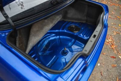 4万ポンド〜5万ポンド（邦貨換算約832万〜1040万円）で現在も販売中の日産R32型「スカイラインGT-R」（C）iconicauctioneers