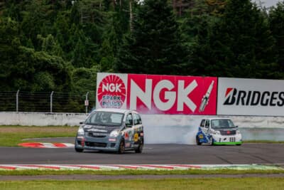 トップを走っていた大塚がエンジンブローでリタイヤしてしまった。ニューマシンの初戦から強烈な速さを発揮していただけに残念だ