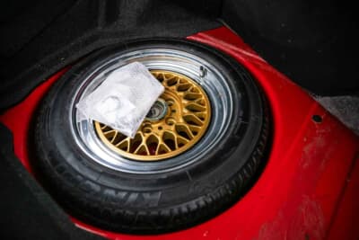 5万5125ポンド（邦貨換算約1147万円）で落札されたBMW「635CSi」（C）iconicauctioneers