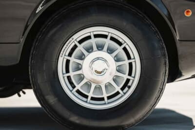 16万1000ユーロ（邦貨換算約2830万円）で落札されたマセラティ「カムシン」（C）Courtesy of Broad Arrow