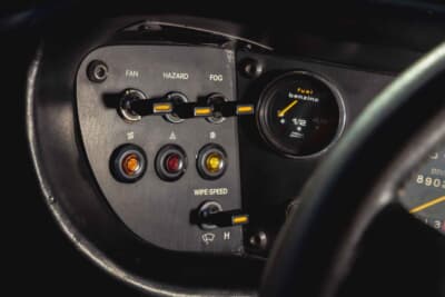 5万7500ユーロ（邦貨換算約1030万円）で落札されたフェラーリ「208GT4」（C）Bonhams