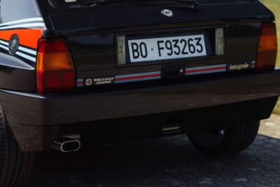 20万1250ユーロ(邦貨換算約3530万円)で落札されたランチア「デルタHF インテグラーレ エボルツィオーネ I マルティーニ5」(C)Courtesy of Broad Arrow