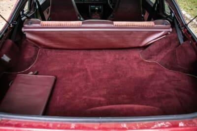 2万～2万5000ポンド（邦貨換算約416万円～520万円）で現在も販売中のポルシェ「944 Lux S2」（C）iconicauctioneers