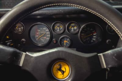 5万7500ユーロ（邦貨換算約1030万円）で落札されたフェラーリ「208GT4」（C）Bonhams