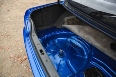 4万ポンド〜5万ポンド（邦貨換算約832万〜1040万円）で現在も販売中の日産R32型「スカイラインGT-R」（C）iconicauctioneers