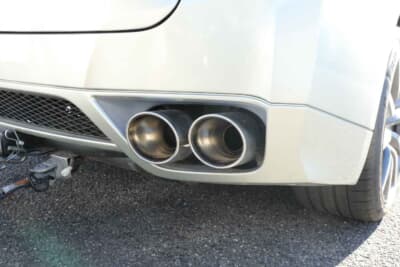 日産 スカイラインクロスオーバー：マフラーも純正から移植している