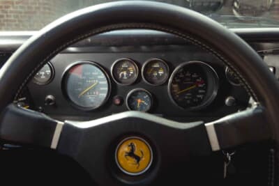 5万7500ユーロ（邦貨換算約1030万円）で落札されたフェラーリ「208GT4」（C）Bonhams