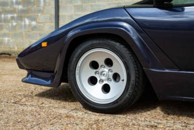 62万3750英ポンド（邦貨換算約1億2475万円）で落札されたランボルギーニ「カウンタック5000クアトロヴァルヴォレ」（C）Courtesy of RM Sotheby's