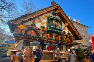 晴れの日が少なく、朝から夕方までどんよりと曇った日が多いドイツ。晴れた日のクリスマスマーケットはまれです