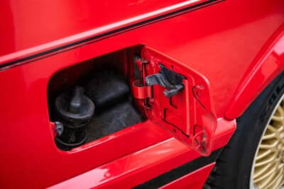 5万5125ポンド（邦貨換算約1147万円）で落札されたBMW「635CSi」（C）iconicauctioneers