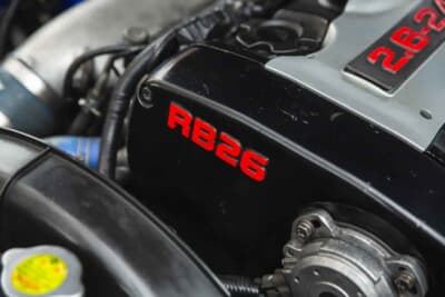 4万ポンド〜5万ポンド（邦貨換算約832万〜1040万円）で現在も販売中の日産R32型「スカイラインGT-R」（C）iconicauctioneers